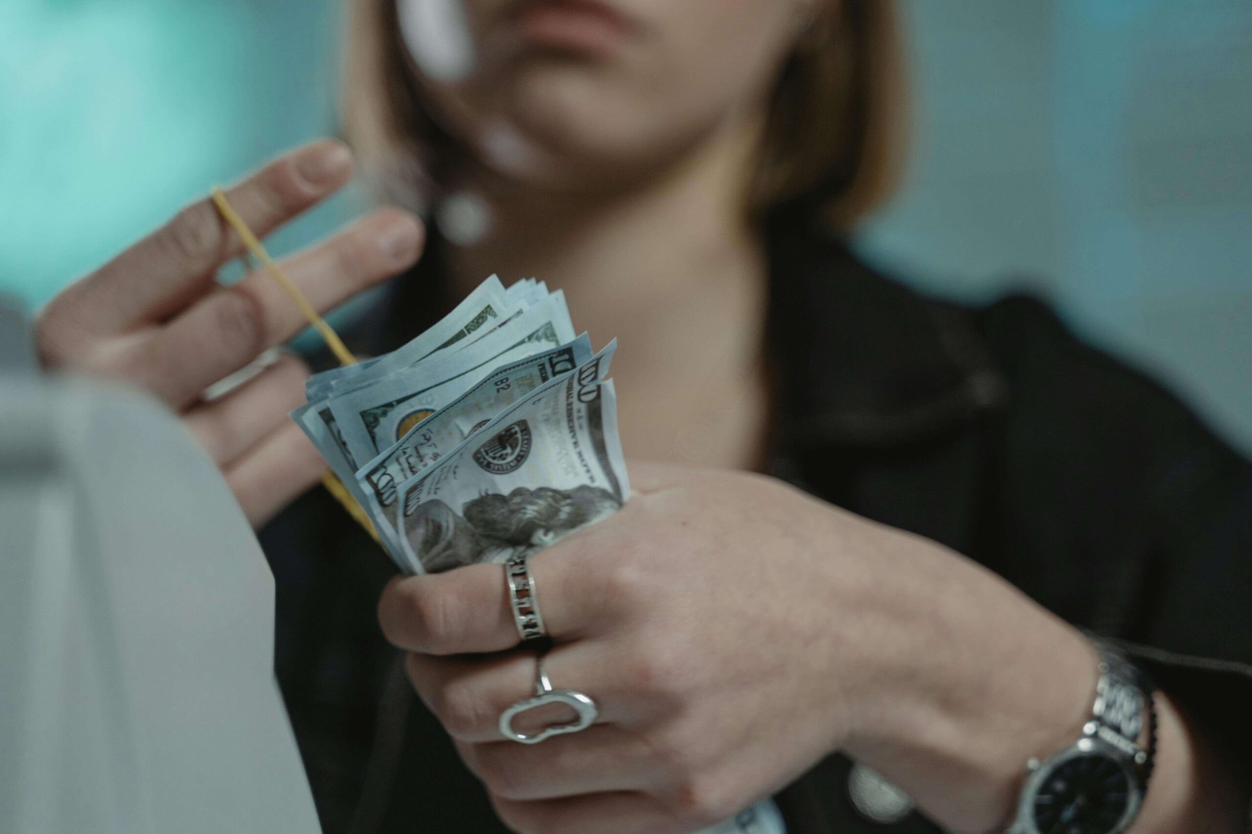 a findomme counting money earned from camming